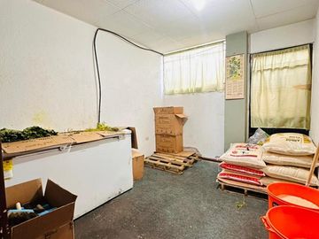 Edificio de 4 pisos, sector Remigio Crespo
