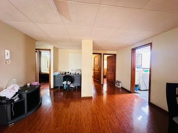 Edificio de 4 pisos, sector Remigio Crespo
