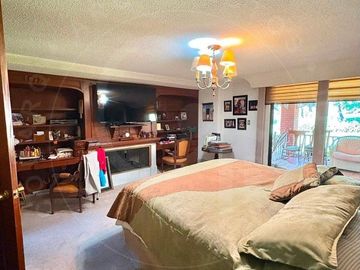Residencia de Autor frente al Fairway del Hoyo 9 Club de Golf Valle Escondido ZE
