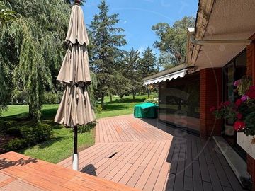 Residencia de Autor frente al Fairway del Hoyo 9 Club de Golf Valle Escondido ZE
