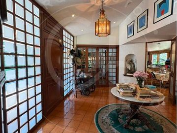 Residencia de Autor frente al Fairway del Hoyo 9 Club de Golf Valle Escondido ZE