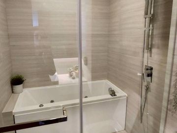 Modern 2BR Condo High Floor at Park Origin Thonglor