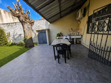 VENTA CASA 4 AMBIENTES ISIDRO CASANOVA