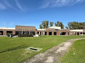 Venta de lote en Country Campos de Roca II,