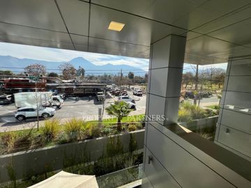 Preciosa oficina 23 m2 con gran vista en Vitacura.  Edificio Premium.