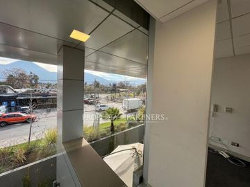 Preciosa oficina 23 m2 con gran vista en Vitacura.  Edificio Premium.