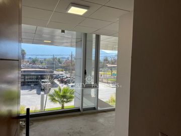Preciosa oficina 23 m2 con gran vista en Vitacura.  Edificio Premium.