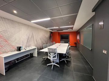 Estupenda Oficina en Vitacura.  Linda vista.  23 m2.