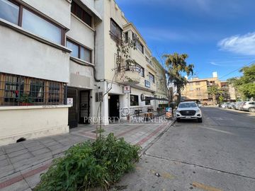 Gran oficina 220 m2 en un rincón privilegiado de Providencia.  Oportunidad 0,20 UF/m2