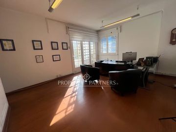 Gran oficina 220 m2 en un rincón privilegiado de Providencia.  Oportunidad 0,20 UF/m2