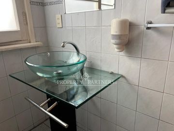 Gran oficina 220 m2 en un rincón privilegiado de Providencia.  Oportunidad 0,20 UF/m2