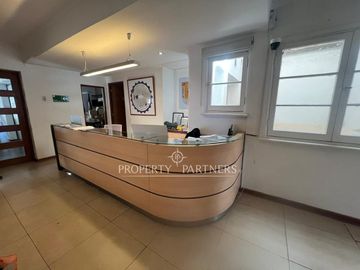 Gran oficina 220 m2 en un rincón privilegiado de Providencia.  Oportunidad 0,20 UF/m2