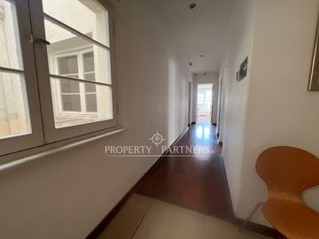 Gran oficina 220 m2 en un rincón privilegiado de Providencia.  Oportunidad 0,20 UF/m2