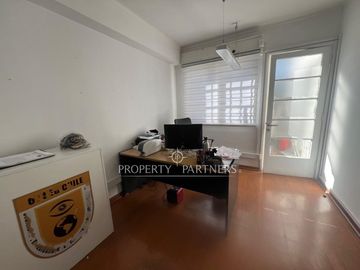 Gran oficina 220 m2 en un rincón privilegiado de Providencia.  Oportunidad 0,20 UF/m2