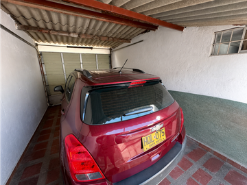 SE VENDE AMPLIA CASA DE ESQUINA EN EL SECTOR DE SAN FRANCISCO
