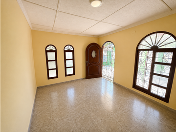 SE VENDE AMPLIA CASA DE ESQUINA EN EL SECTOR DE SAN FRANCISCO