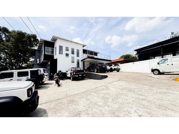 Se Alquila Edificio Comercial en Urb. Los Angeles (LM)