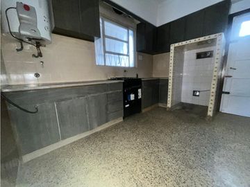 LATORRE PROP. ALQUILA 24 MESES CHALET CON PATIO