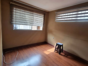 CASA CON DEPARTAMENTO INTERIOR