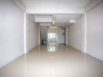 Prime Commercial Property in Sansai – Ideal Business Opportunity!