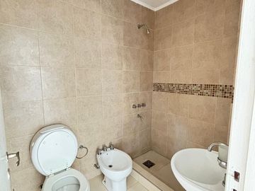 Alquiler monoambiente con balcón en B Sur