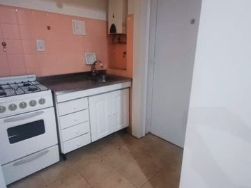 ALQUILER MONOAMBIENTE CON BALCON, FLORES