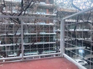 ALQUILER MONOAMBIENTE CON BALCON, FLORES