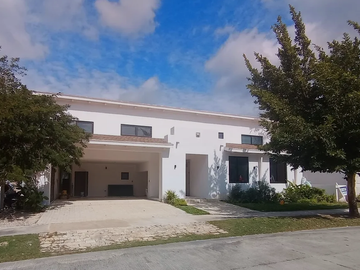 Casa en Venta en Kutz Yucatan Country Club