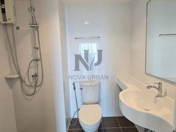 Sea View condo for sale at Lumpini Seaview Jomtien, Pattaya.