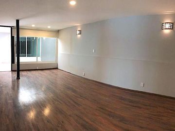EXCLUSIVA! Casa en venta en Lomas de Tecamachalco.