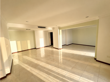 SE ARRIENDA APARTAMENTO CON VISTA AL MORRO, SECTOR BELLAVISTA