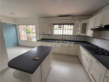 Se Vende Casa.con piscina en Costa del Este