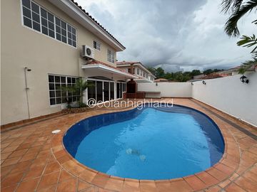 Se Vende Casa.con piscina en Costa del Este