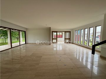 Se Vende Casa Unifamiliar con Vista al Lago en Santa Maria