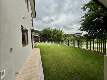 Se Vende Casa Unifamiliar con Vista al Lago en Santa Maria