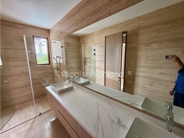 Se Vende Casa Unifamiliar con Vista al Lago en Santa Maria