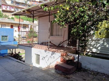 CASA DE 2 PISOS EN SUBIDA ECUADOR VALPRAISO