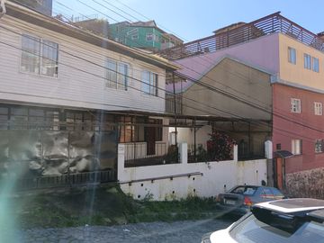 CASA DE 2 PISOS EN SUBIDA ECUADOR VALPRAISO