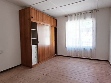 CASA DE 2 PISOS EN SUBIDA ECUADOR VALPRAISO