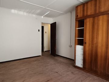 CASA DE 2 PISOS EN SUBIDA ECUADOR VALPRAISO