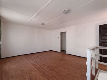 CASA DE 2 PISOS EN SUBIDA ECUADOR VALPRAISO