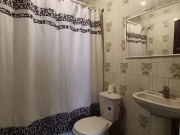 CASA DE 2 PISOS EN SUBIDA ECUADOR VALPRAISO