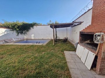 CASA EN VENTA B° SEMIPRIVADO AMANECER DE ORO