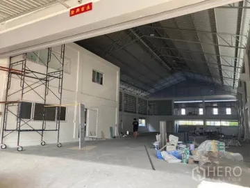 For rent or sale Warehouse 1000 sqm in Mueang Samut Prakan, Samut Prakan