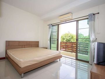 Block of 10 Chiang Mai City Townhouses for sale at Wat Ket