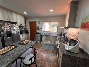 Gran casa en exclusivo loteo