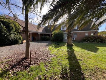 Gran casa en exclusivo loteo