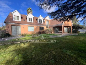 Gran casa en exclusivo loteo