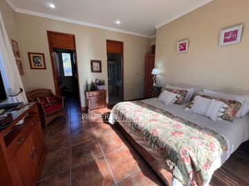 Gran casa en exclusivo loteo