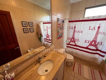 Gran casa en exclusivo loteo